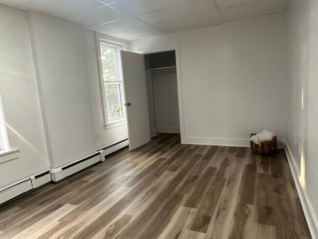 Building Photo - 156 Garfield Ave
