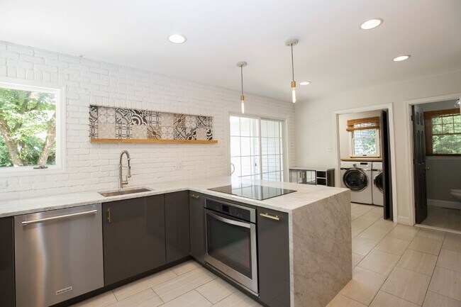 Building Photo - "3-Bedroom Home on Fox Hunt Lane in Southern Pines – Cozy Living Awaits!"