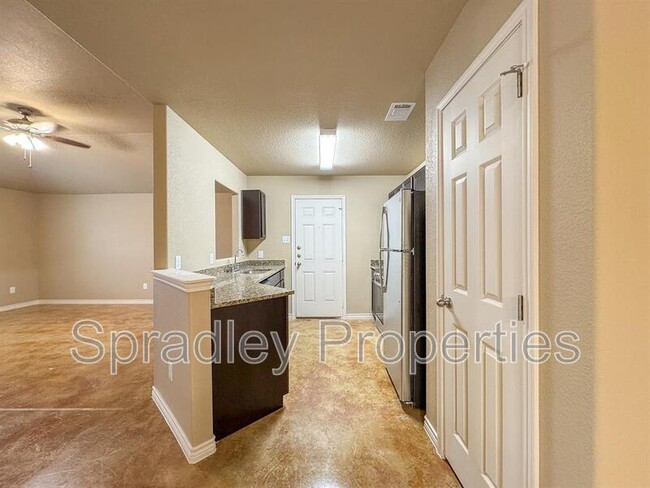 Building Photo - 1040B Edwards Dr