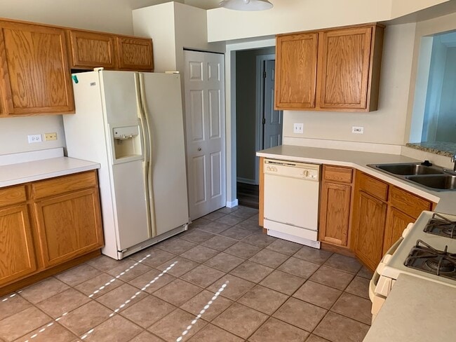 Building Photo - 2817 Stonewater Dr