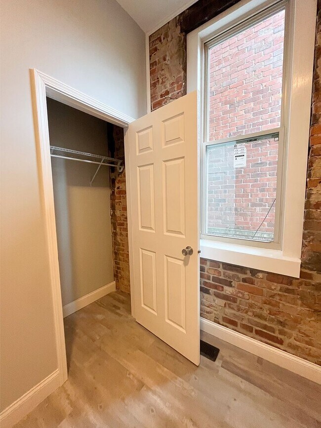 Building Photo - The Carriage House