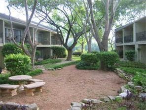 Building Photo - 500 E Riverside Dr