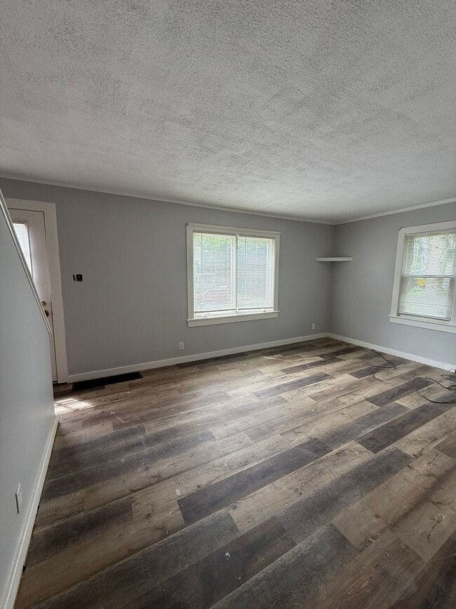 Building Photo - 1347 E Caracas Ave