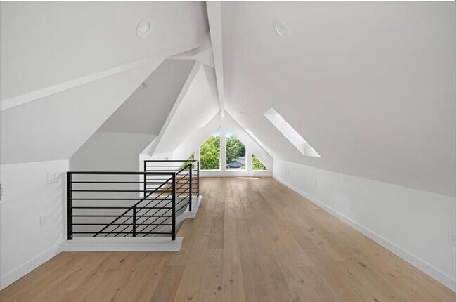 Building Photo - 4404 Mount Vernon Dr