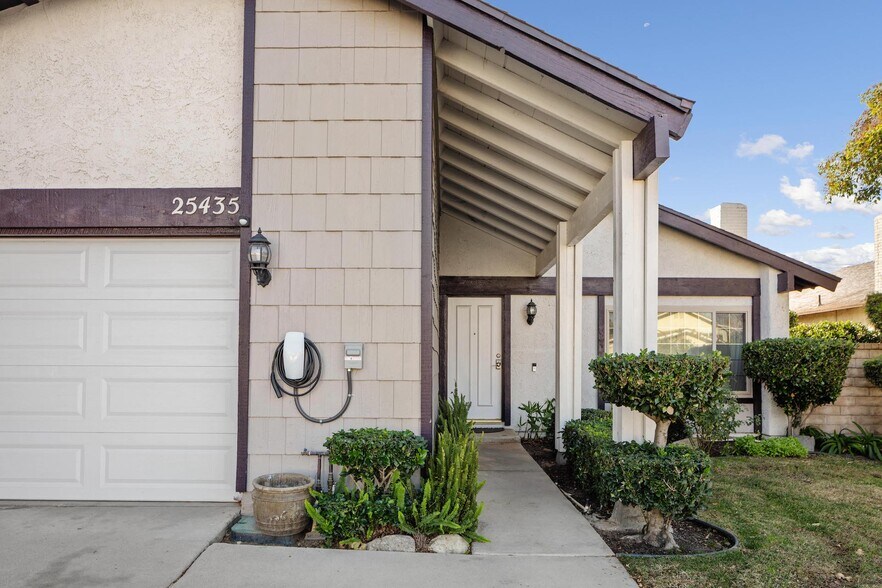 Building Photo - 25435 Via Pacifica