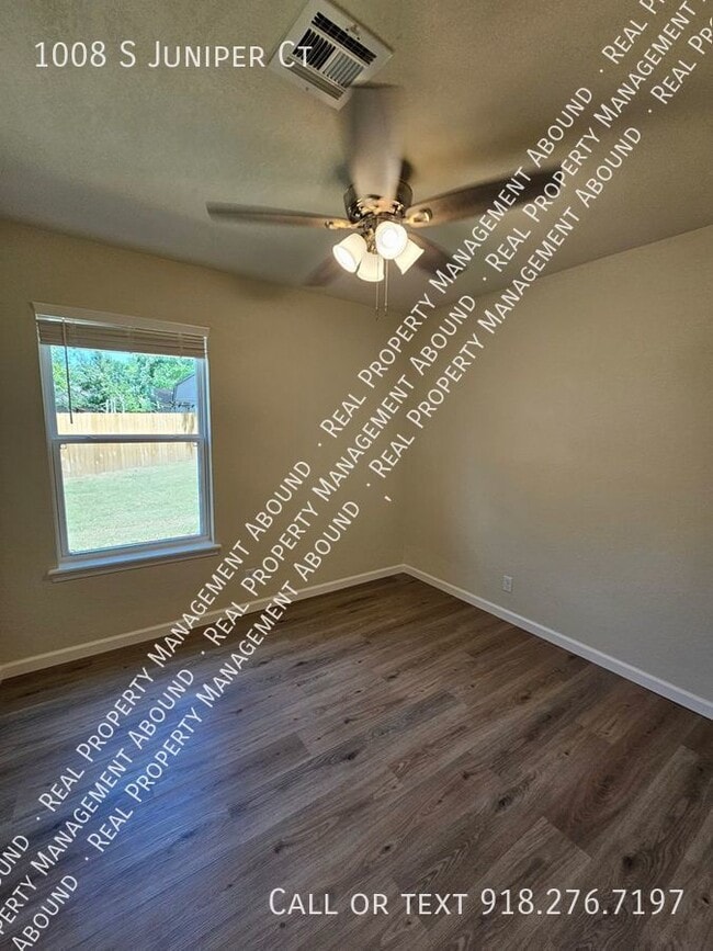 Building Photo - 1008 S Juniper Ct