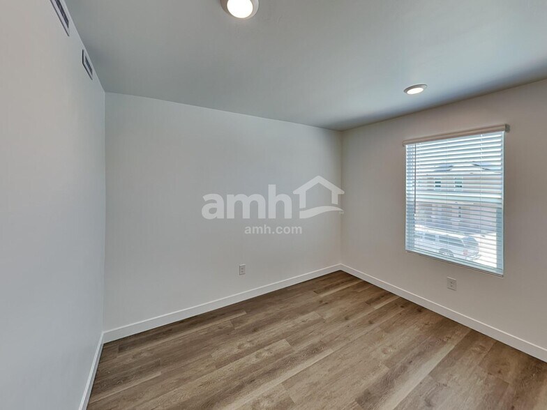 Building Photo - 6513 E Paseo Alga
