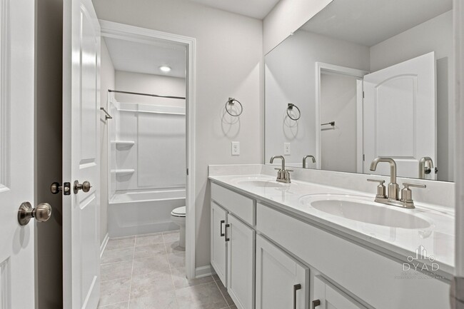Building Photo - 163 E Millbrook Dr