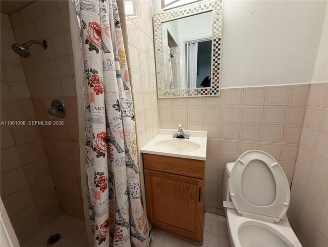 Building Photo - 200 W 53rd Terrace