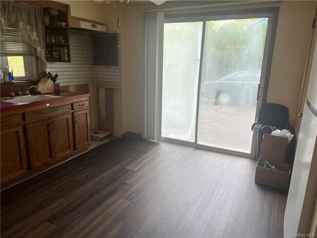 Building Photo - 548 Westfield Dr