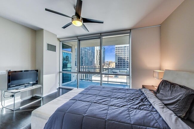 Building Photo - 123 S Green St