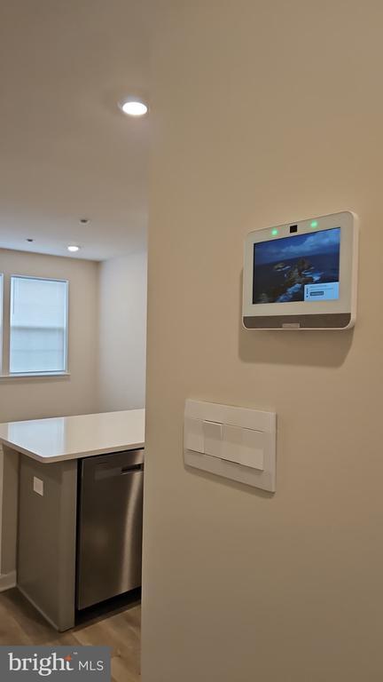 Building Photo - 30 Elliot Ln