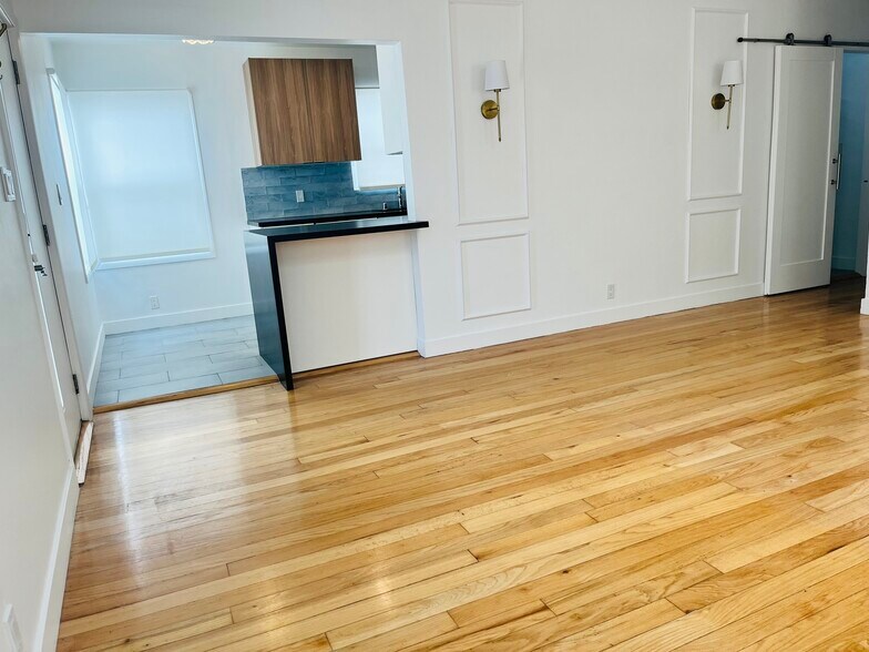Living Room - 416 Longfellow Ave