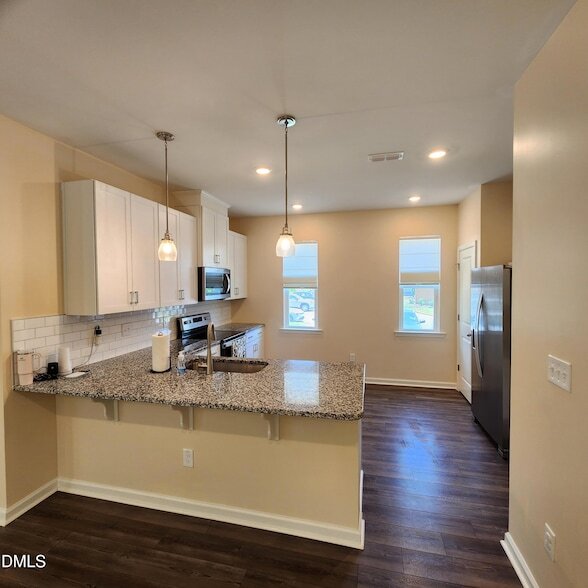 Building Photo - 3000 Spline Cir