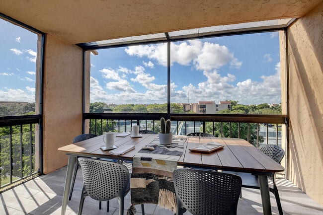 Building Photo - 600 Egret Cir