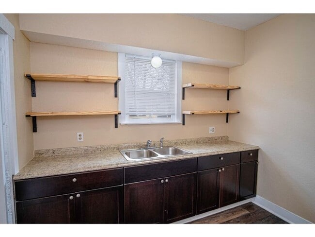 Primary Photo - Nice 3 BR Rental Near Downtown