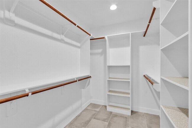 Building Photo - 11087 Sutton Pl