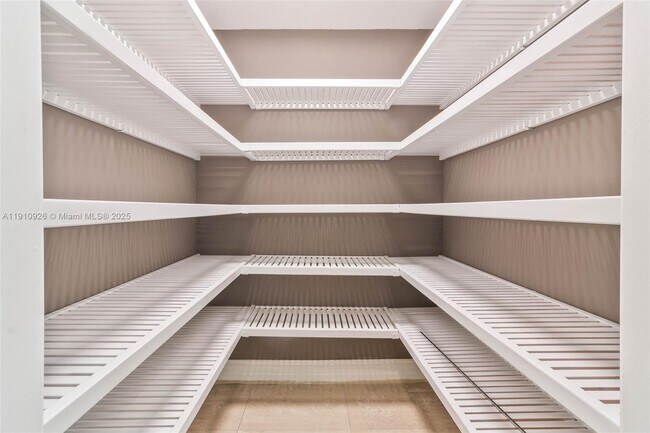 Building Photo - 1222 Manor Ct