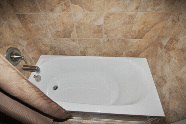 Building Photo - 3521 Twin Pines Dr