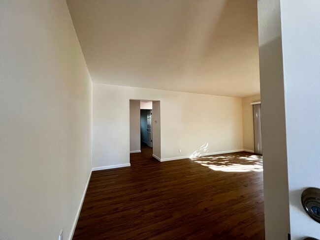 Building Photo - MAI1880-1884