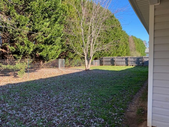 Building Photo - Ranch style home in Locust Grove