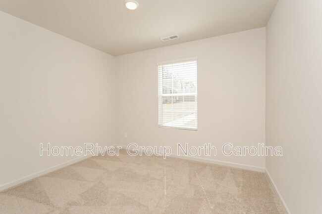 Building Photo - 2808 Carrollwood Dr