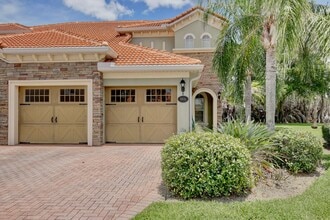 Building Photo - Stylish and Spacious 3/2.5 Townhome with Premium Features and Community Pools