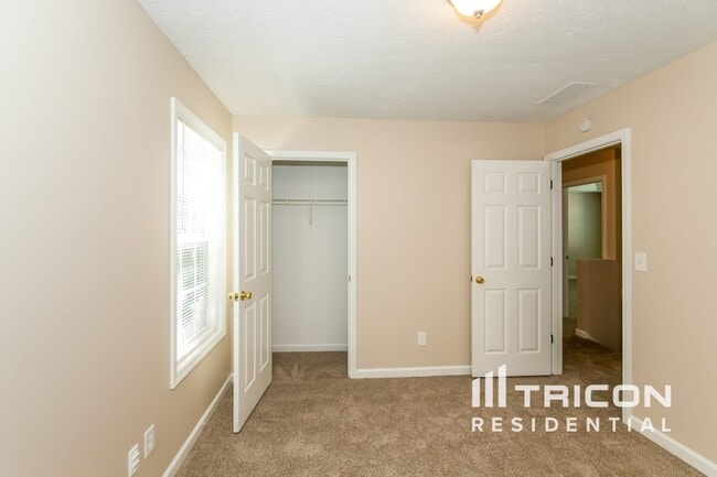 Building Photo - 741 Simon Park Cir