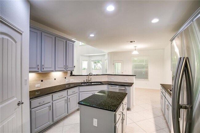 Building Photo - 401 Ridgetop Bend