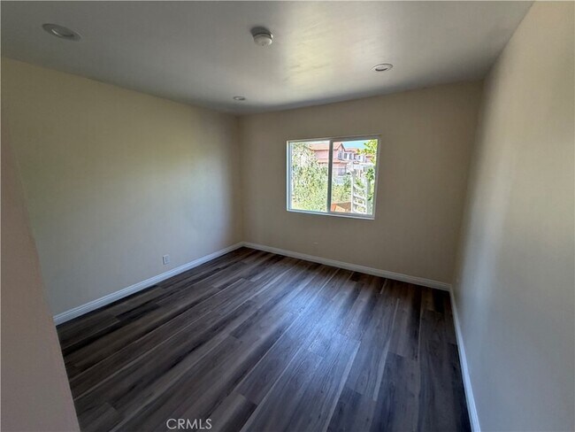 Building Photo - 3234 Vineland Ave