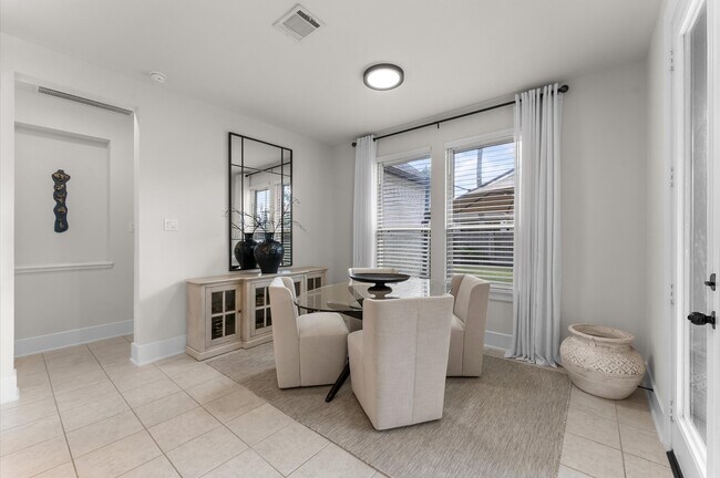Building Photo - 15026 La Strada Dr