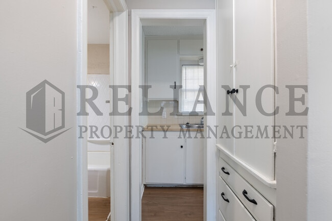 Building Photo - 2640 E Grail St