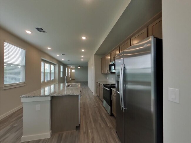 Building Photo - 557 Raglands Rd