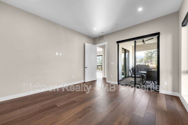 Building Photo - 31 Campolina St