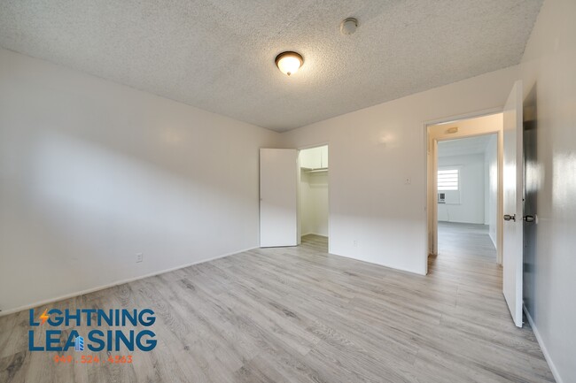 Building Photo - 14753 1/2 Vanowen-4B