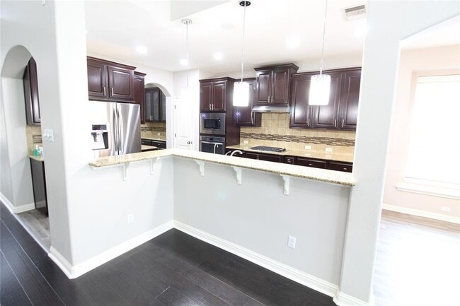 Building Photo - 610 Spanish Mustang Dr