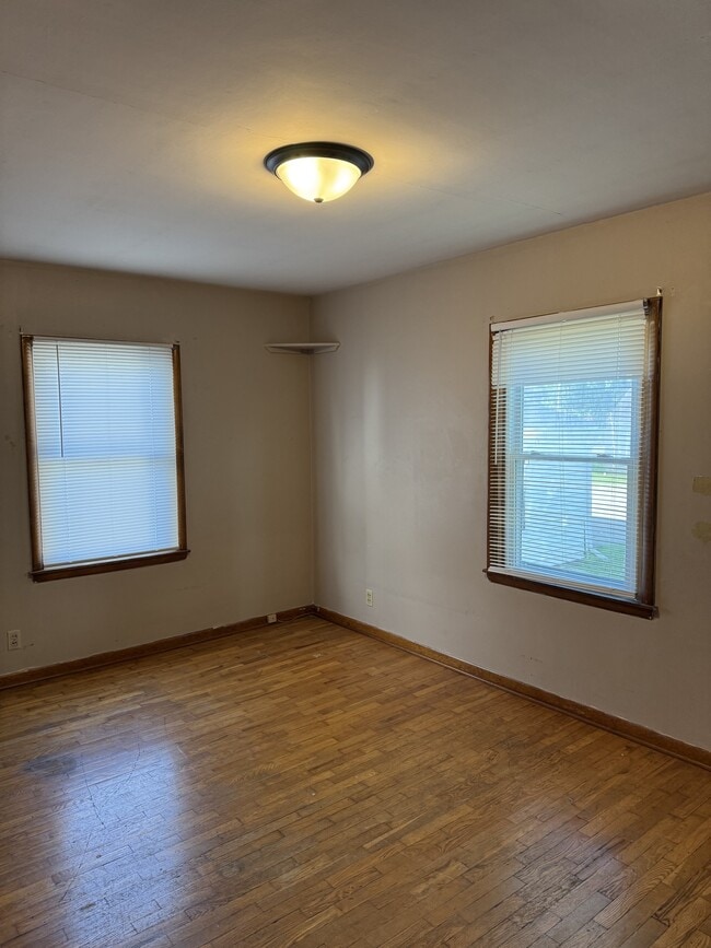 Building Photo - 1109 W Carson St