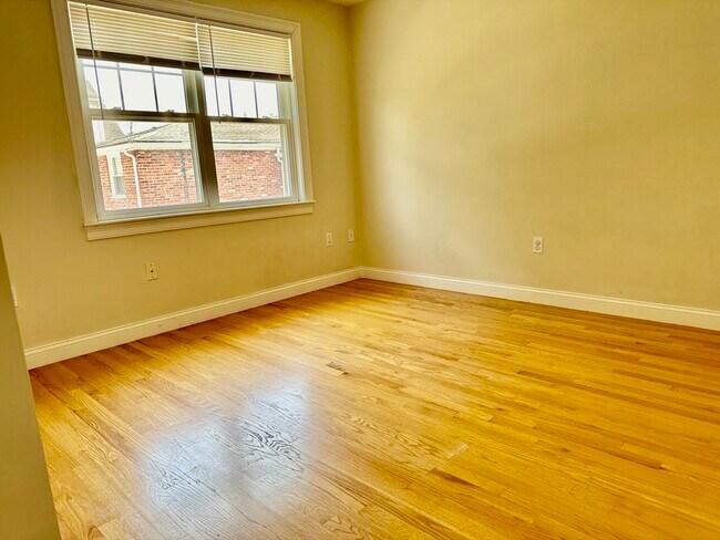 Building Photo - 183 Summer St