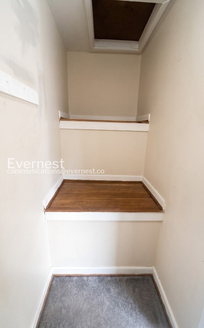 Building Photo - 969 Sheridan Ave