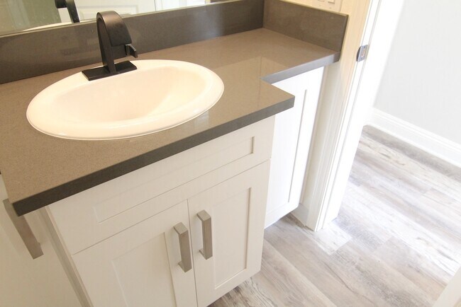 Building Photo - 1450 S Bundy Dr