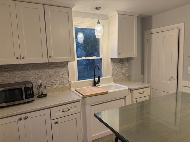 Building Photo - 10 Cushman St