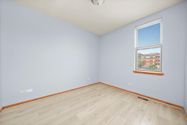 Building Photo - 6220 S Kenwood Ave