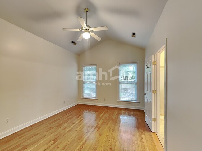 Building Photo - 8005 Red Oaks Trl