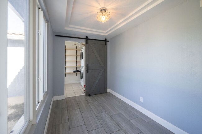 Building Photo - 902 NE 34th St