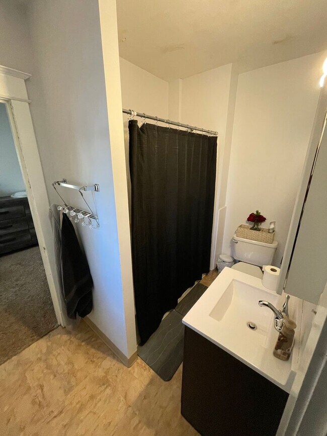 Building Photo - 510 N 23rd Ave W