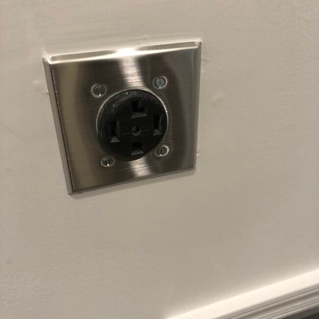 Electric dryer outlet - 78 Horizon Ln