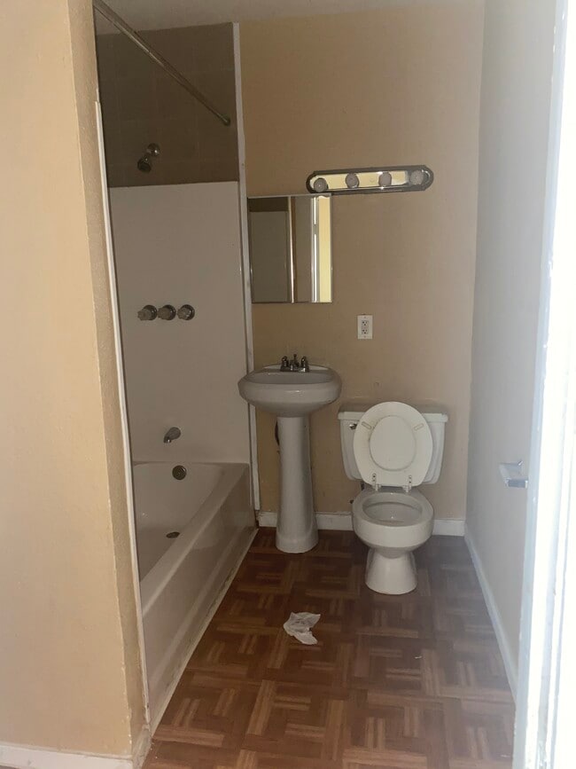 Building Photo - 5325 Alton Ave