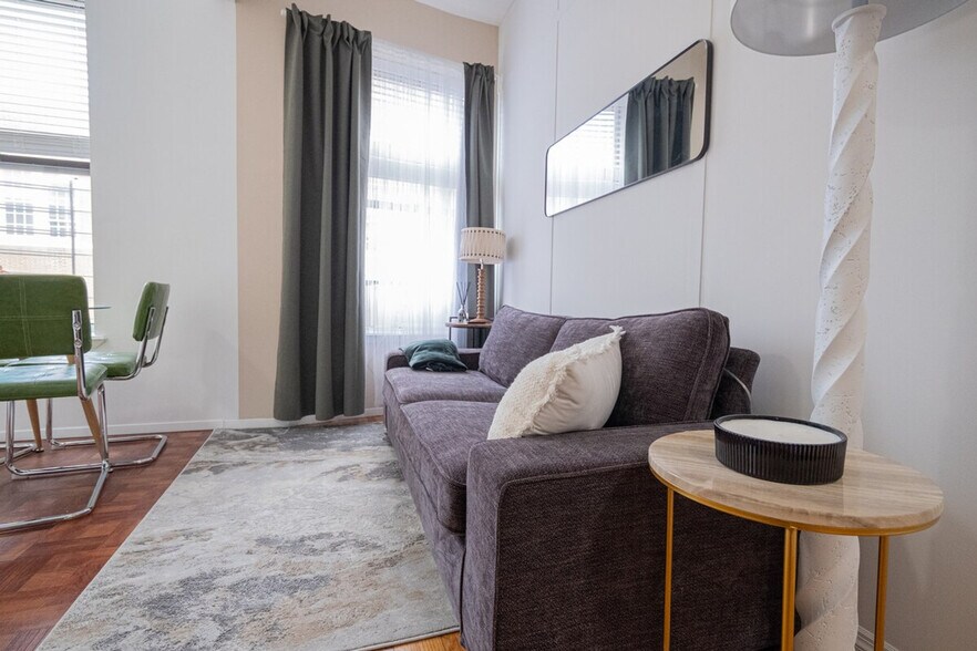 Building Photo - 240 W 112th St