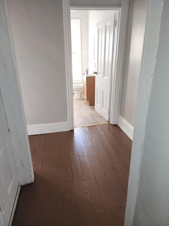 Building Photo - 1023 Greenwich St