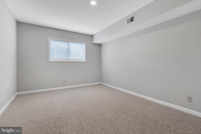 Building Photo - 208 Skyhill Rd